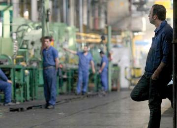 Small Firms Bear Brunt of Iran’s Industrial Slowdown